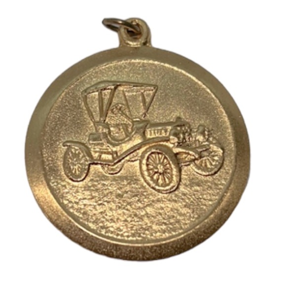 ANTIQUE OLD TIME CAR PENDANT MEDAL GOLD TONE VINTAGE - Picture 1 of 10